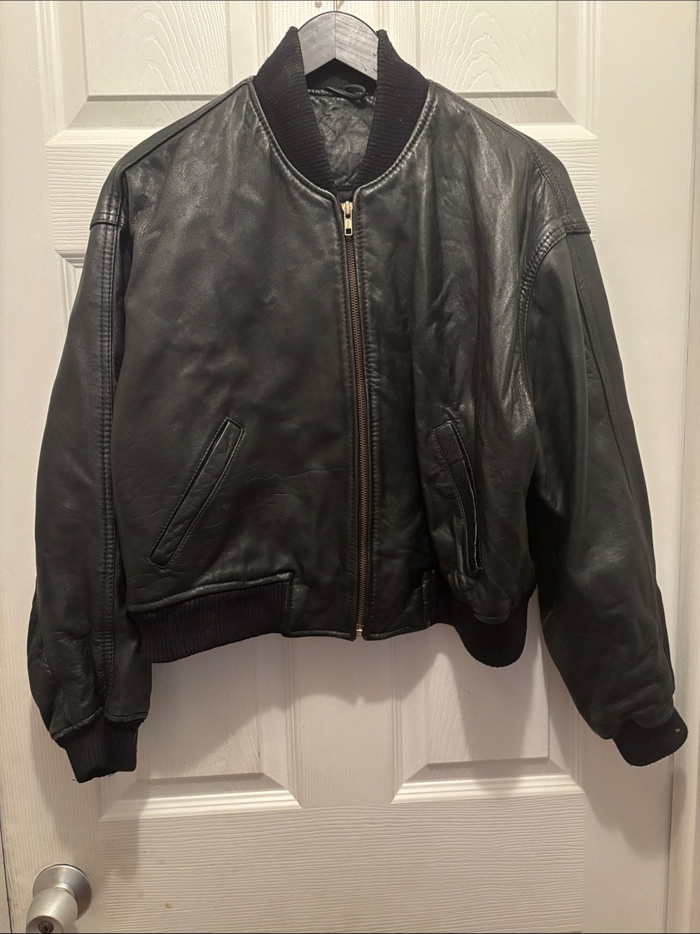 Source Unknown Black Leather Bomber Jacket with Ribbed Trim